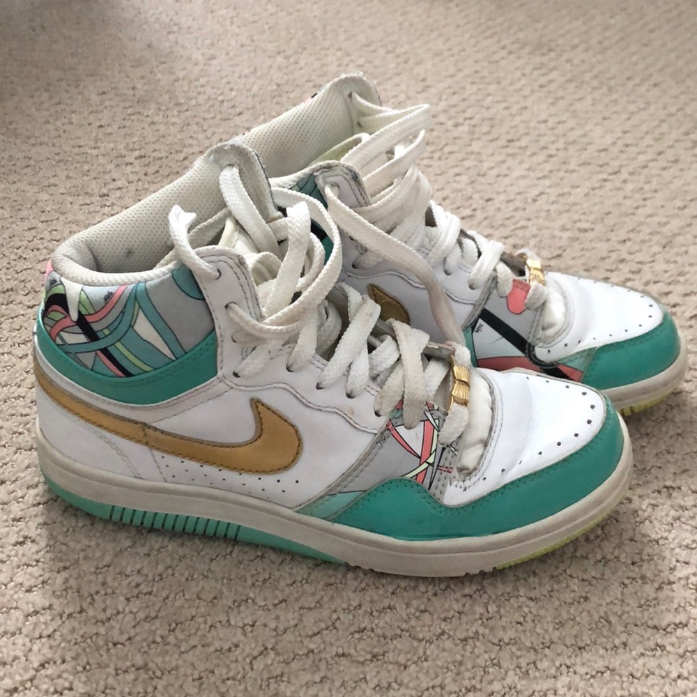 Vintage Nike shoes low top